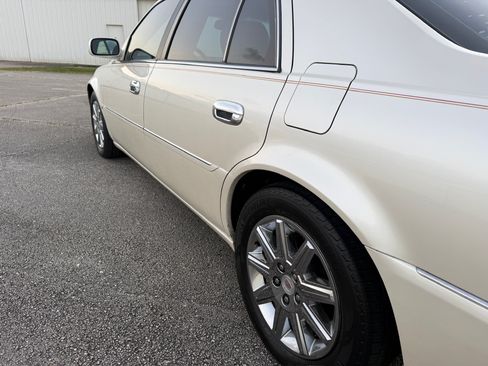 Used 2009 Cadillac DTS Luxury image 29