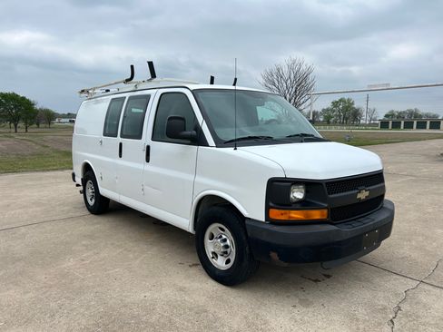 Used 2011 Chevrolet Express 2500 image 3