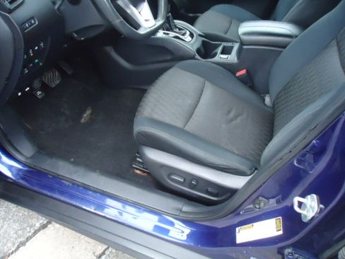 Used 2017 Nissan Rogue SV image 17