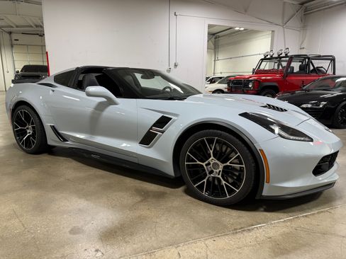 Used 2019 Chevrolet Corvette Grand Sport Coupe w/ 2LT RWD image 2