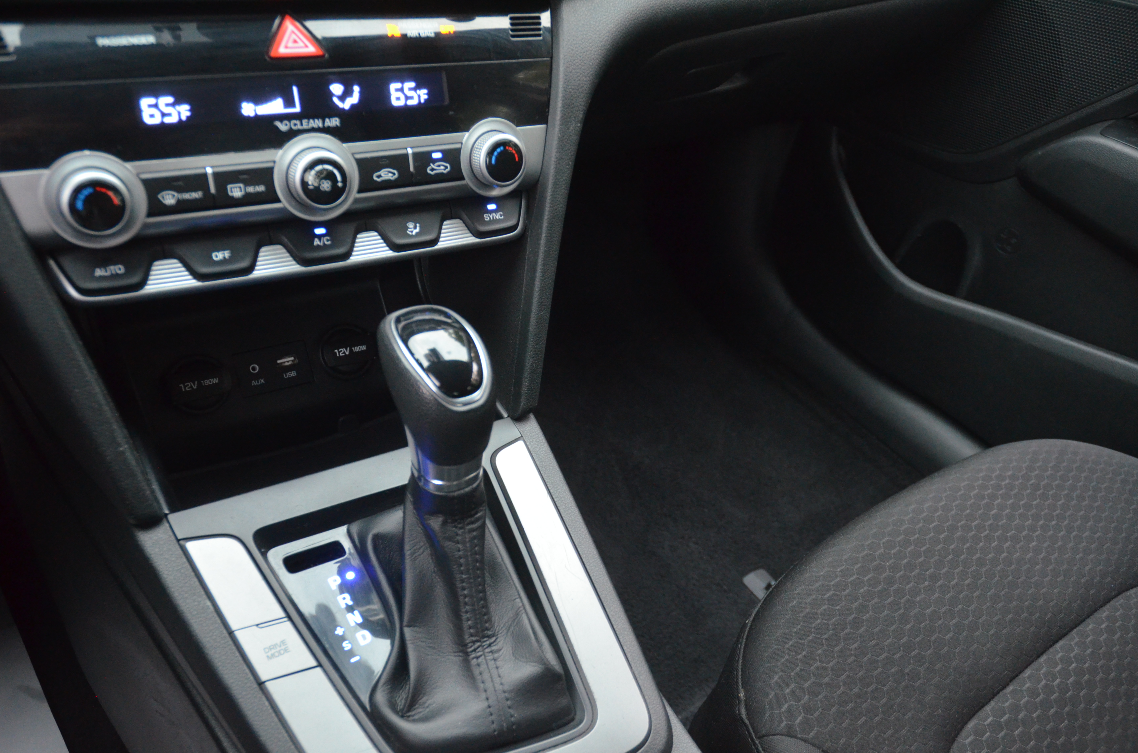 Used 2020 Hyundai Elantra SEL FWD image 14