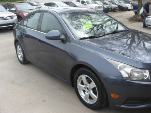 Used 2014 Chevrolet Cruze LT FWD image 3