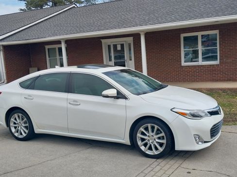 Used 2013 Toyota Avalon Limited image 9
