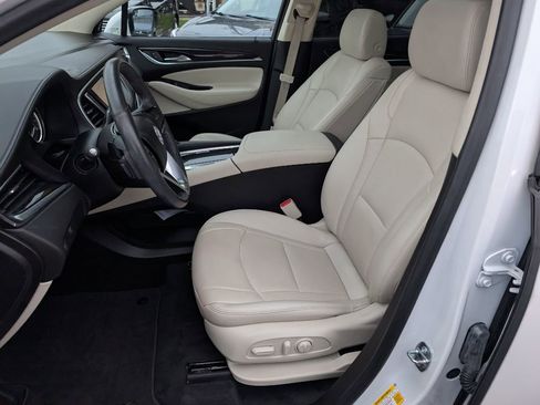 Used 2023 Buick Enclave Essence image 7