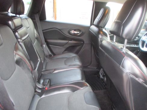 Used 2015 Jeep Cherokee Trailhawk image 14
