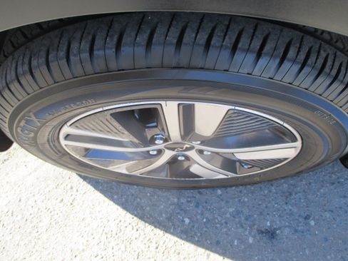 Used 2022 Kia Niro LXS image 19