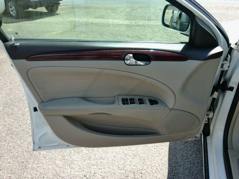 Used 2008 Buick Lucerne CX FWD image 20