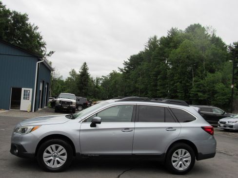 Used 2015 Subaru Outback 2.5i Premium AWD/4WD image 3