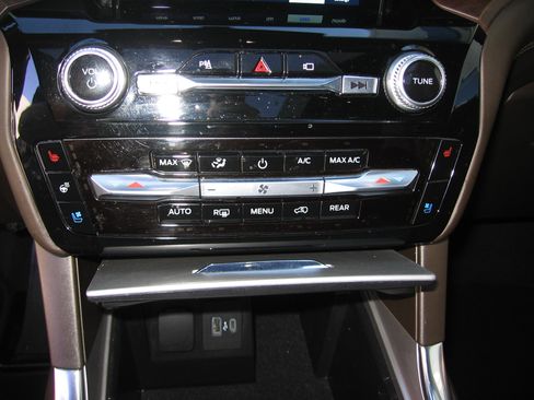 Used 2022 Ford Explorer 4WD King Ranch image 11