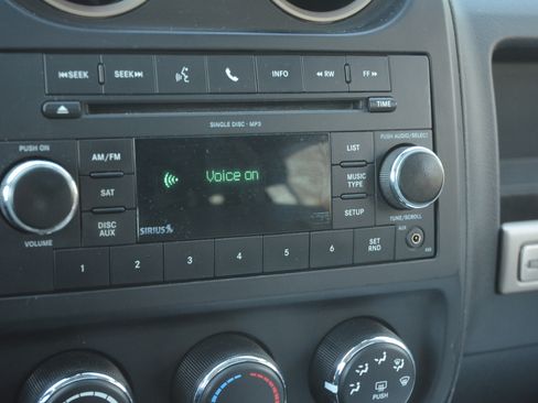 Used 2016 Jeep Compass 75th Anniversary image 15