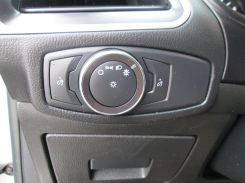 Used 2017 Ford Edge SE image 22