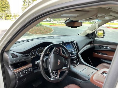 Used 2015 Cadillac Escalade Premium Luxury Platinum image 23