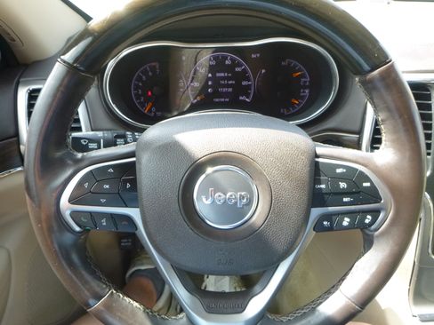 Used 2018 Jeep Grand Cherokee 4WD Overland image 25