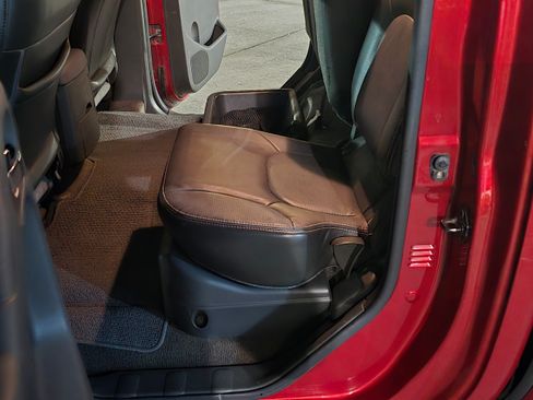 Used 2013 Nissan Frontier PRO-4X image 25
