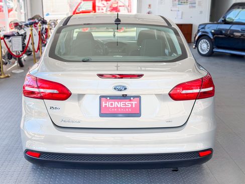 Used 2016 Ford Focus SE Sedan FWD image 5