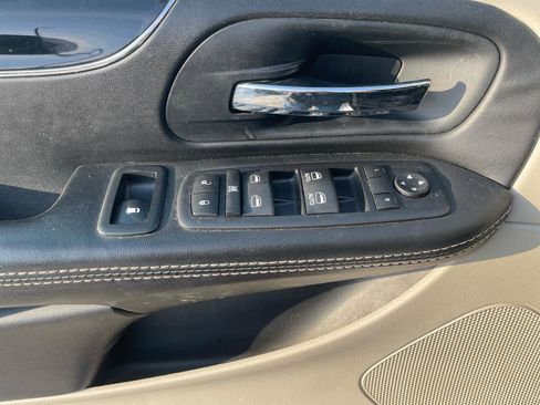 Used 2017 Dodge Grand Caravan SXT image 24