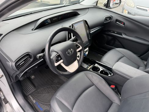 Used 2017 Toyota Prius Prime Premium image 5