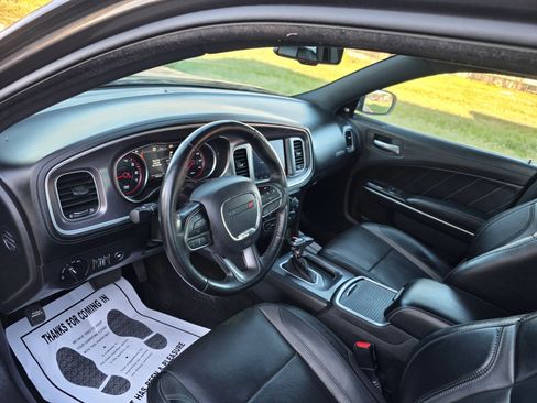 Used 2020 Dodge Charger SXT image 10