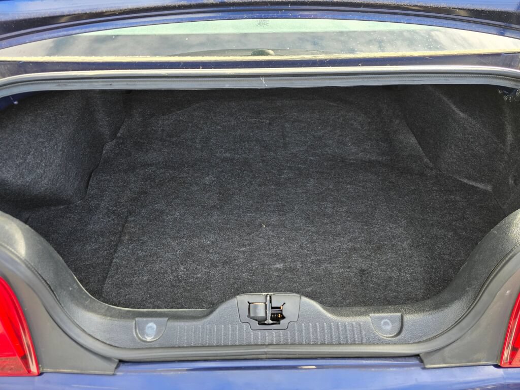 Used 2010 Ford Mustang Premium RWD image 15