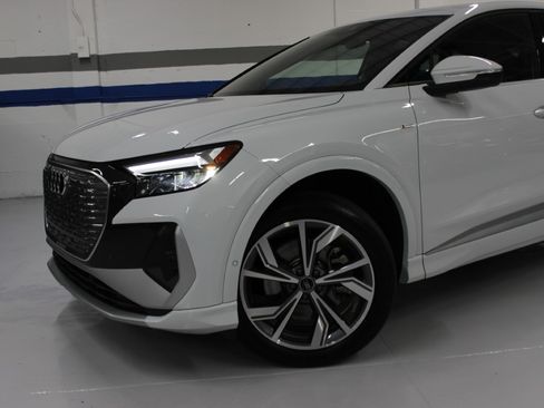 Used 2024 Audi Q4 e-tron Premium Plus image 6