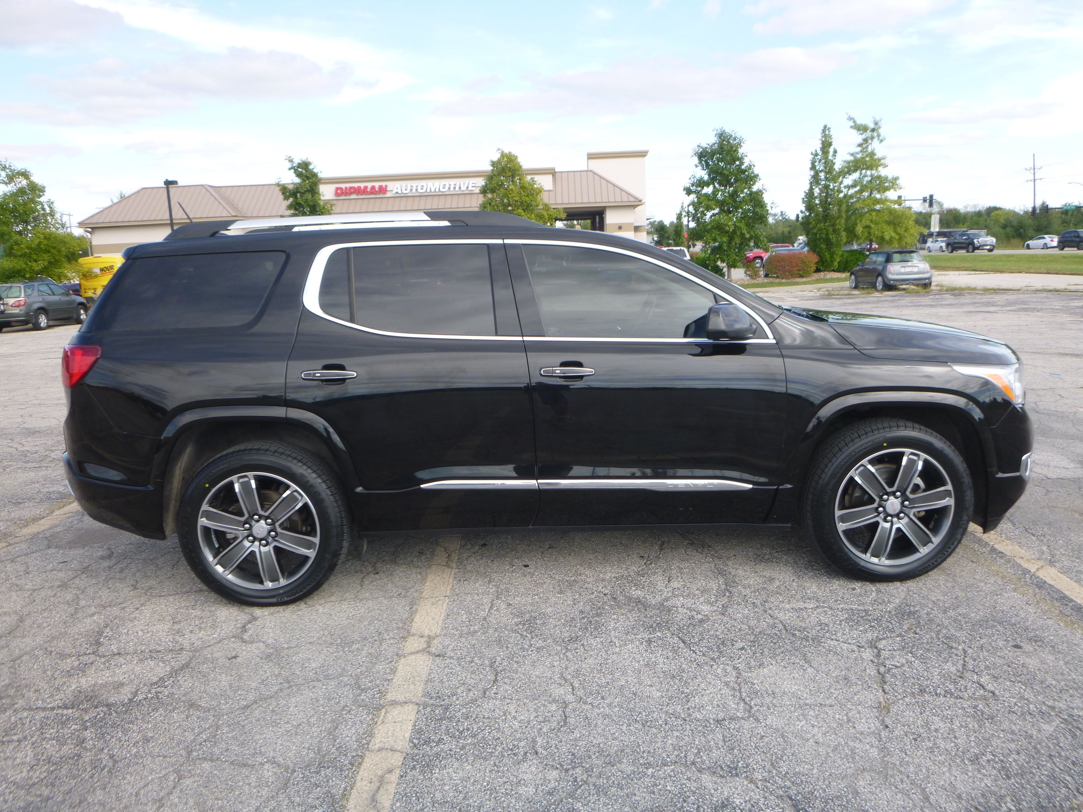 Used 2017 GMC Acadia AWD Denali image 5