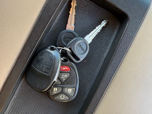 Used 2011 GMC Yukon XL SLT image 24