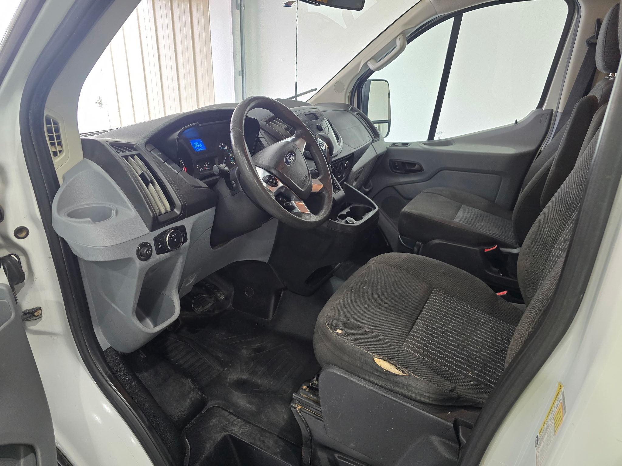 Used 2019 Ford Transit 250 130 Low Roof RWD image 9