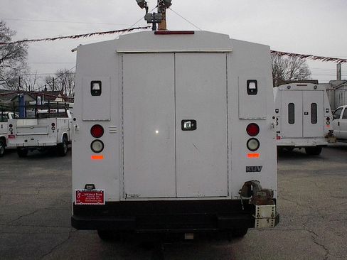 Used 2016 Chevrolet Express 3500 image 6