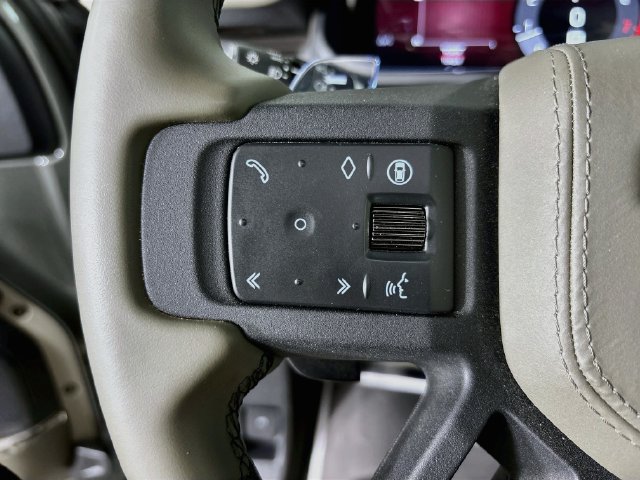 Used 2025 Land Rover Defender 110 OCTA AWD/4WD image 10