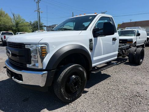 Used 2018 Ford F450 2WD Regular Cab Super Duty image 1