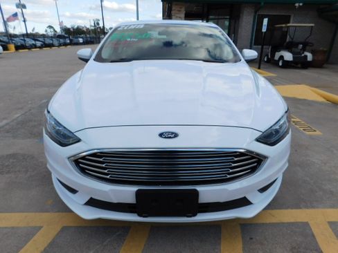 Used 2018 Ford Fusion SE image 3