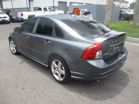 Used 2010 Volvo S40 T5 R-Design image 8