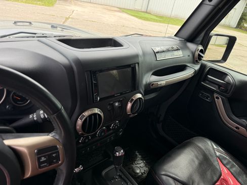 Used 2016 Jeep Wrangler 75th Anniversary AWD/4WD image 64
