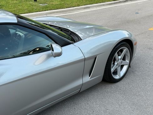 Used 2005 Chevrolet Corvette Coupe RWD image 50