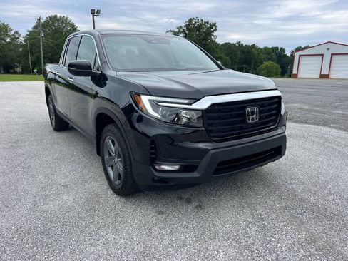 Used 2023 Honda Ridgeline AWD RTL-E image 2