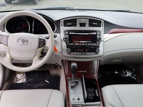 Used 2011 Toyota Avalon Limited image 16