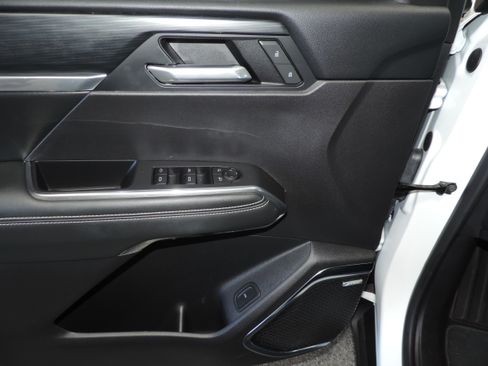 Used 2025 GMC Acadia Elevation image 31