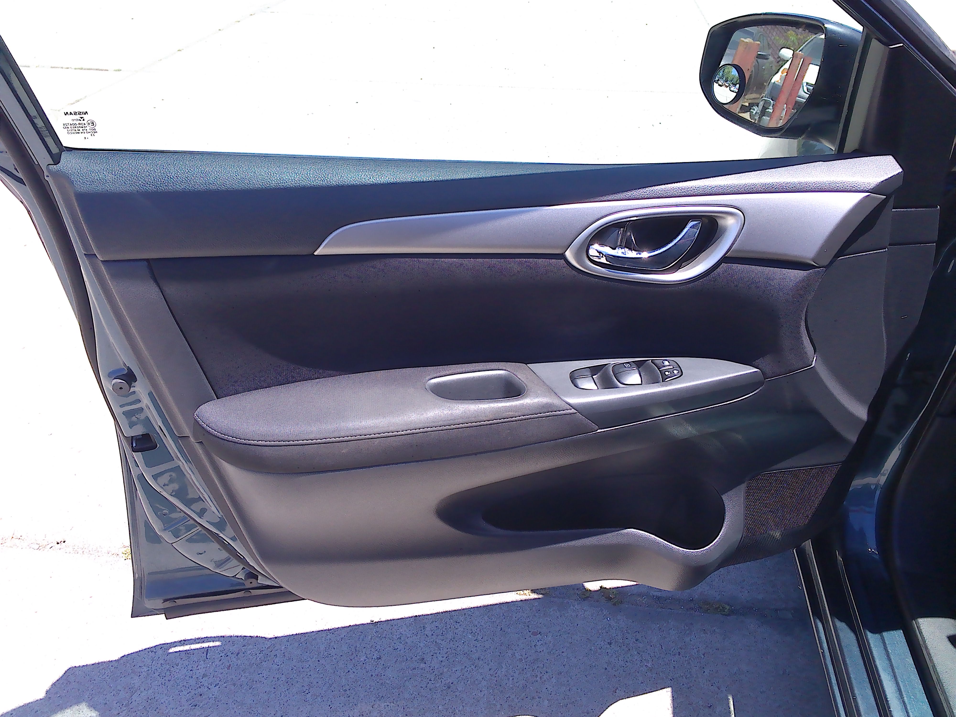 Used 2015 Nissan Sentra SV FWD image 9