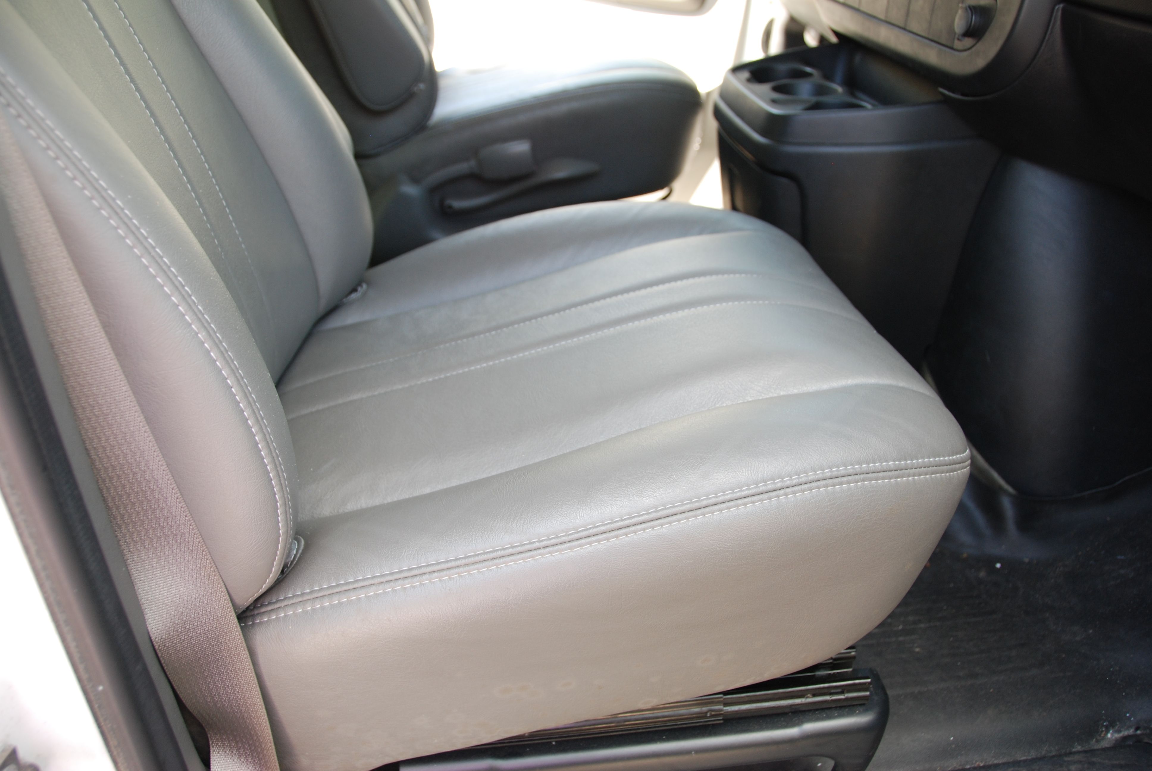Used 2013 Chevrolet Express 1500 UNAVAIL RWD image 17