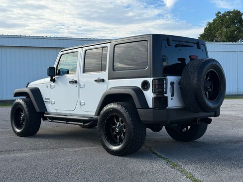 Used 2013 Jeep Wrangler Unlimited Sport image 3