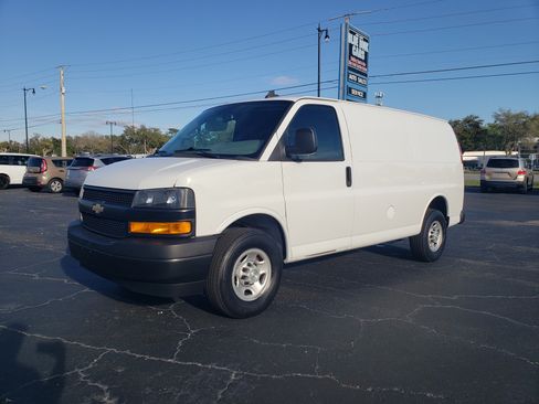 Used 2019 Chevrolet Express 2500 image 3