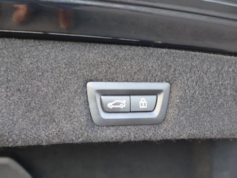 Used 2021 BMW 750i xDrive image 44