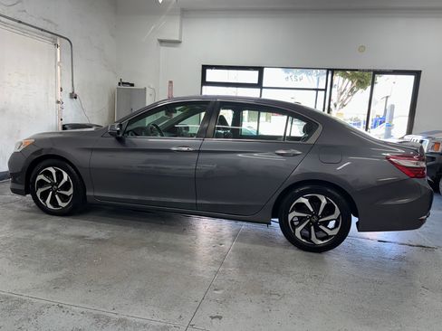 Used 2017 Honda Accord EX image 8