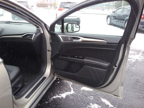 Used 2015 Ford Fusion SE image 32