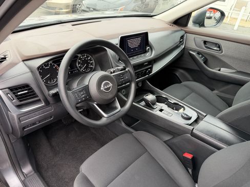 Used 2023 Nissan Rogue S image 4