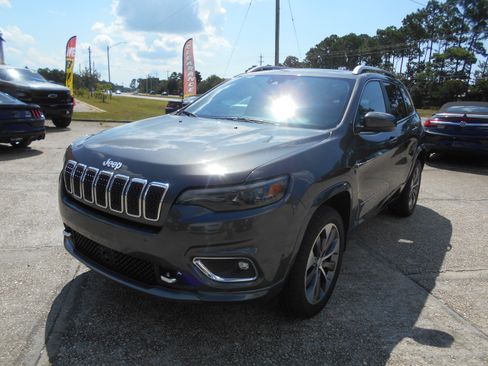 Used 2019 Jeep Cherokee 4WD Overland image 2