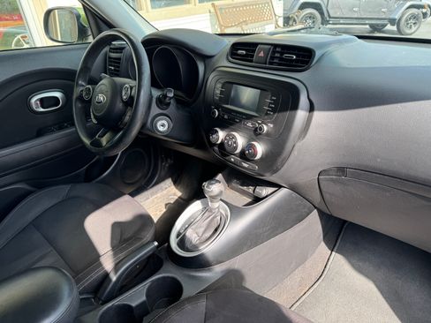Used 2016 Kia Soul FWD image 14