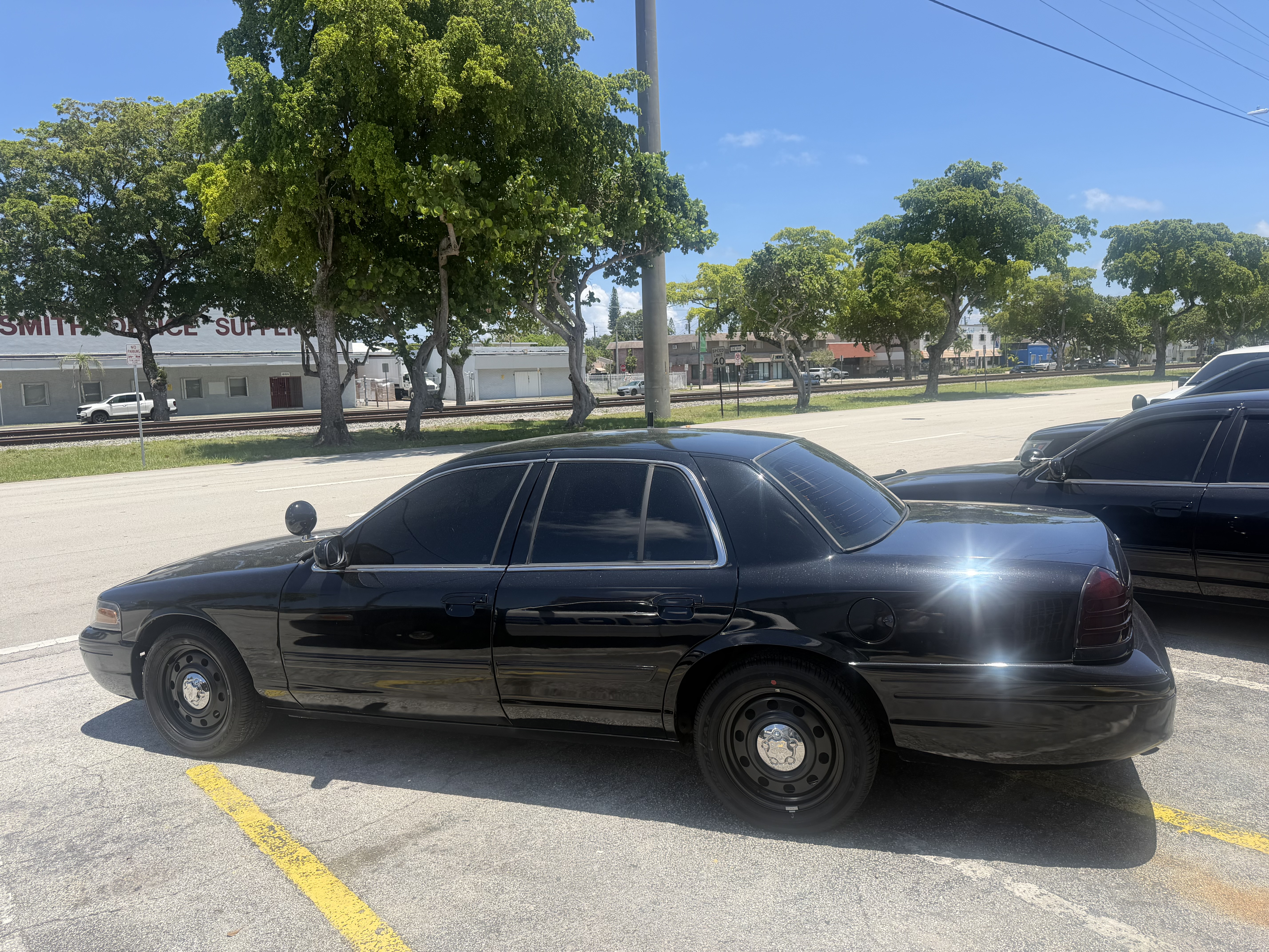 Used 2011 Ford Crown Victoria Police Interceptor RWD image 4