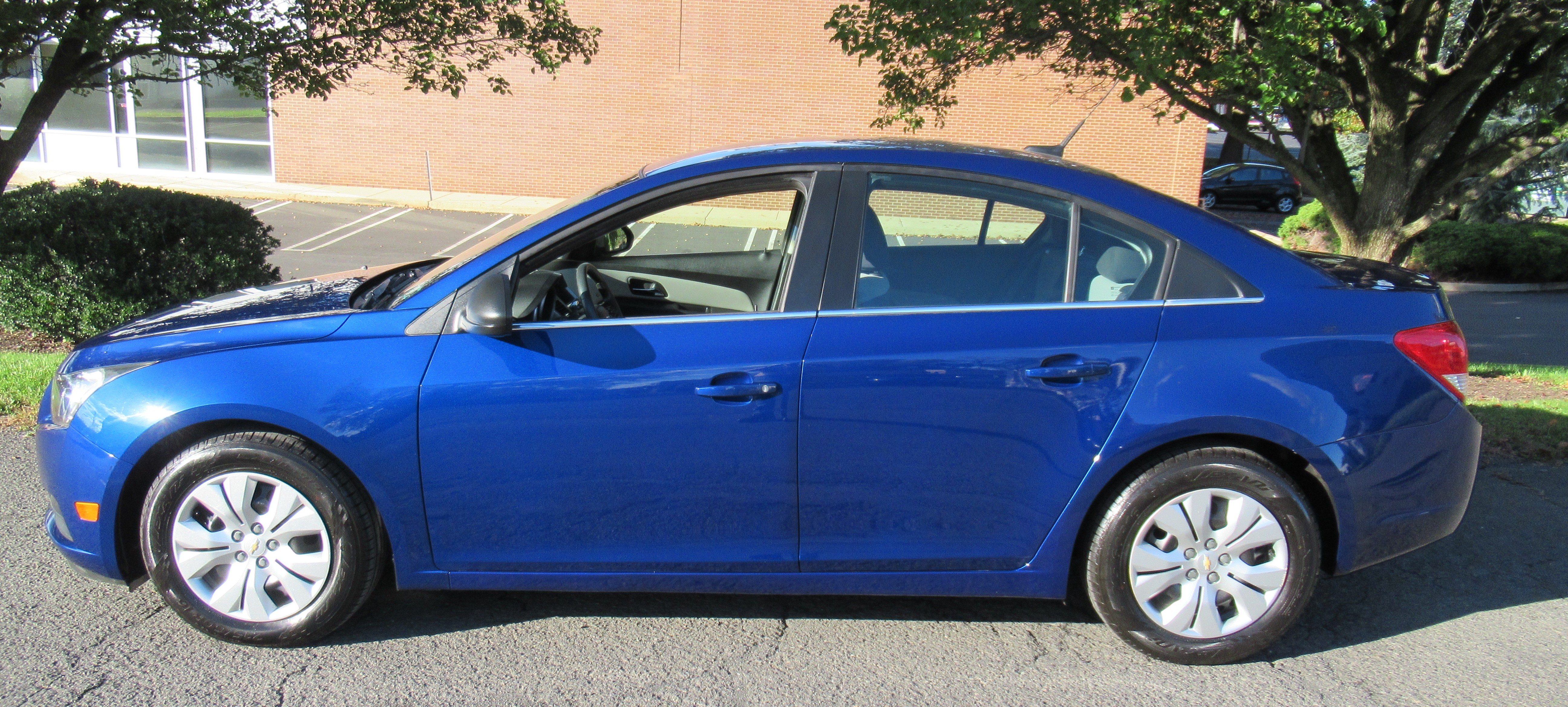 Used 2012 Chevrolet Cruze LS FWD image 4