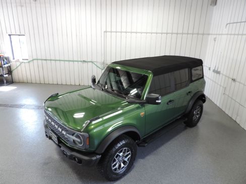 Used 2023 Ford Bronco 4-Door Badlands AWD/4WD image 18